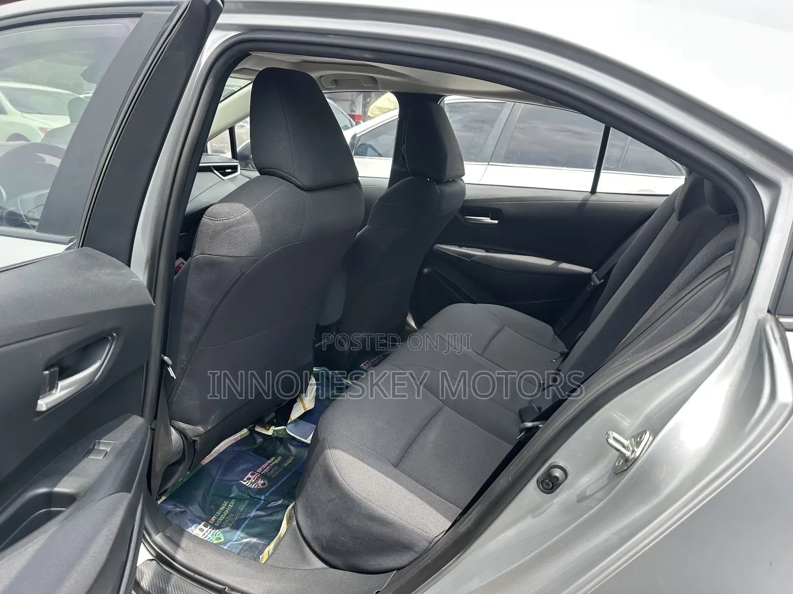 Toyota Corolla LE 2022 Silver