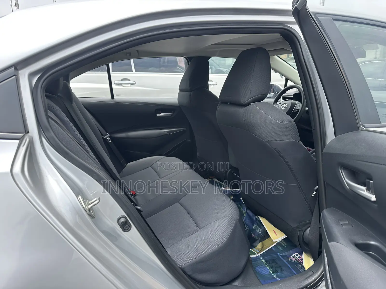 Toyota Corolla LE 2022 Silver