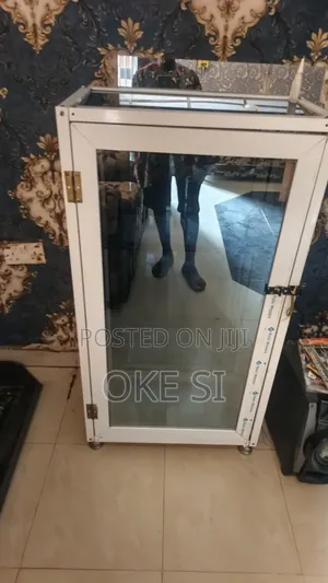 Show Glass for Sale