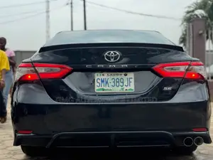 Toyota Camry SE FWD (2.5L 4cyl 8AM) 2018 Black