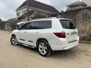 Toyota Highlander SE 2010 White