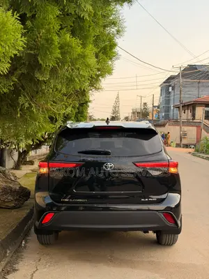 Toyota Highlander XLE 2021 Gray
