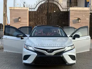 Toyota Camry XSE (2.5L 4cyl 8A) 2019 White