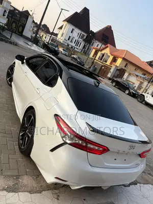 Toyota Camry XSE (2.5L 4cyl 8A) 2019 White