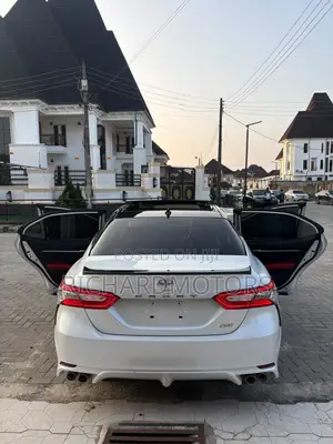 Toyota Camry XSE (2.5L 4cyl 8A) 2019 White