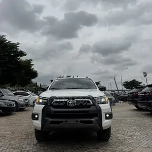 Toyota Hilux 2021 White