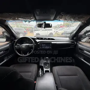 Toyota Hilux 2021 White