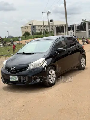 Toyota Yaris LE Hatchback 5dr 2014 Black