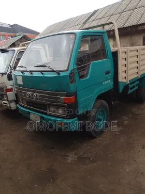 Toyota Dyna 200 With Big Bucket 2rz Engine Petrol Truck