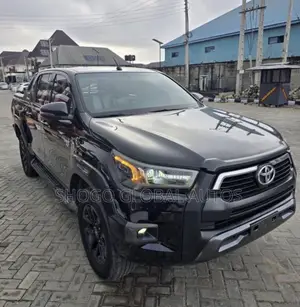Toyota Hilux 2022 Black