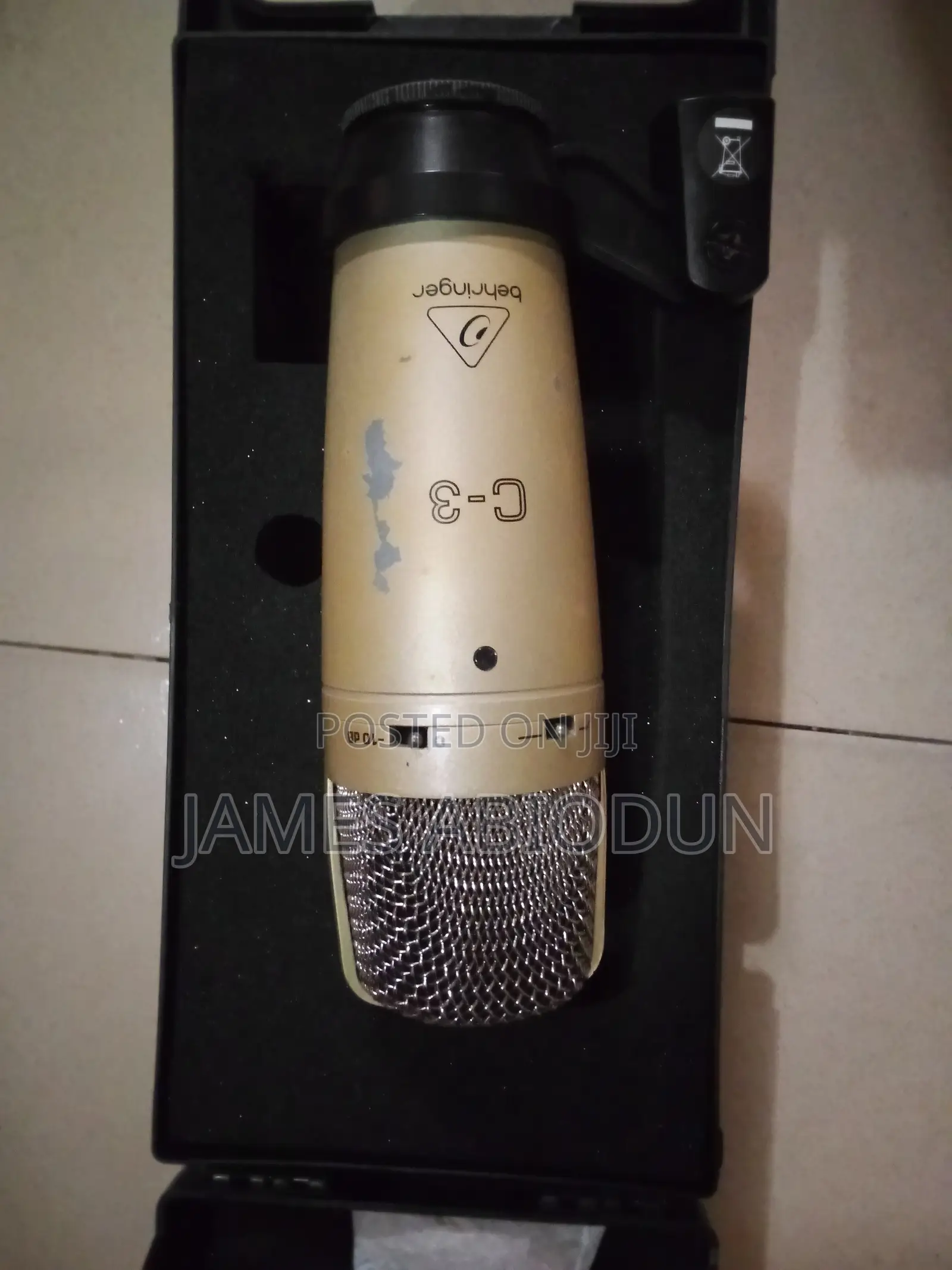 Behringer C3