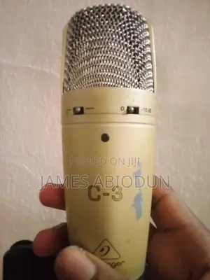 Behringer C3