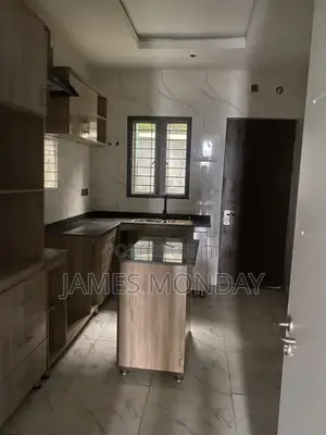 4bdrm Townhouse / Terrace in Estate Craft Ng, Guzape District for rent