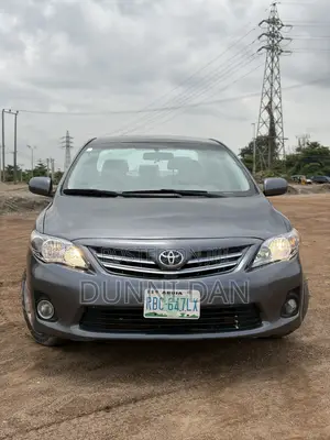 Toyota Corolla LE 4dr Sedan (1.8L 4cyl 4A) 2013 Gray