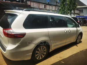 Toyota Sienna 2017 White