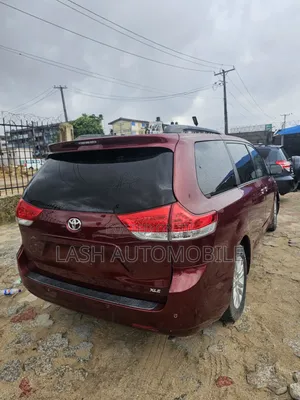 Toyota Sienna 2014 Burgundy