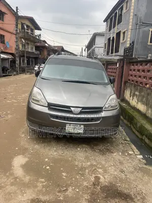 Toyota Sienna XLE AWD 2005 Gray