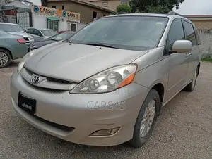 Toyota Sienna LE 7 Passenger 2010 Silver