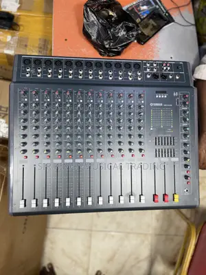 Yamaha CMx124USB 12 Channel Mixer, With Equalizer .