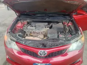 Toyota Camry XLE 4dr Sedan (2.5L 4cyl 6A) 2013 Pearl