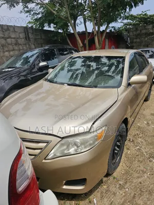 Toyota Camry 2011 Gold