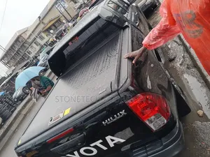 Hilux Rolling Cover and Spoiler 2024