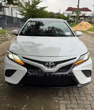 Toyota Camry 2018 White