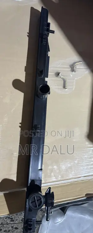 Brand New Radiator Top Plastic Tank for Toyota Camry V6 (TO-0132)