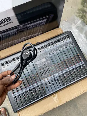Yamaha Professional 16 Channel Mixer, With Equalizer.