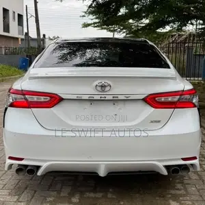 Toyota Camry 2018 White