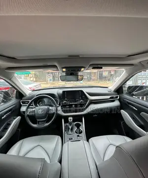 Toyota Highlander XLE 2022 Black