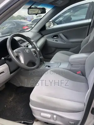 Toyota Camry LE 4dr Sedan (2.5L 4cyl 6AM) 2010 Silver