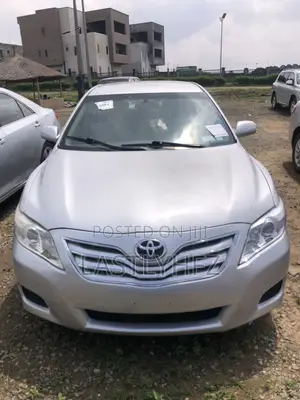 Toyota Camry LE 4dr Sedan (2.5L 4cyl 6AM) 2010 Silver