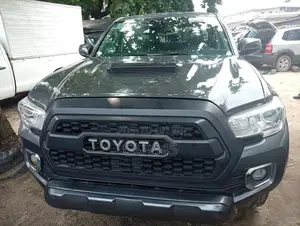 Toyota Tacoma 2018 Gray