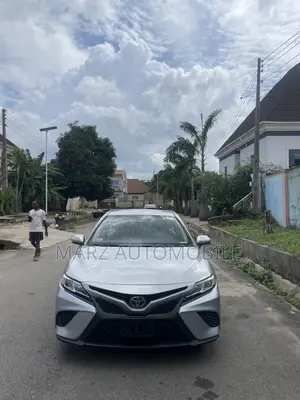 Toyota Camry SE FWD 2020 Gray