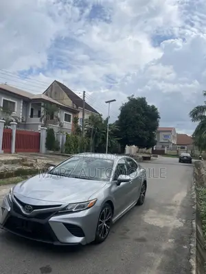 Toyota Camry SE FWD 2020 Gray
