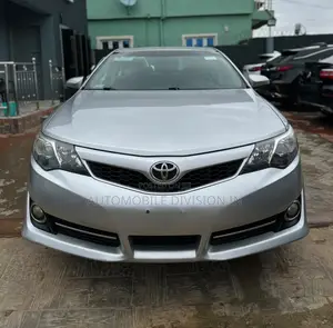 Toyota Camry SE 4dr Sedan (2.5L 4cyl 6A) 2014 Silver