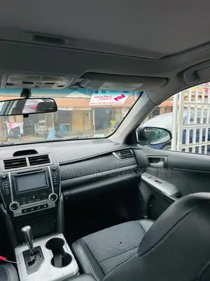 Toyota Camry SE 4dr Sedan (2.5L 4cyl 6A) 2014 Silver