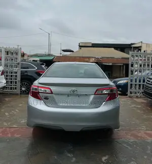 Toyota Camry SE 4dr Sedan (2.5L 4cyl 6A) 2014 Silver