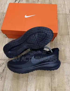 Nike Revolution 8