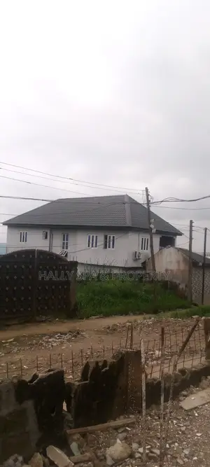 3bdrm Duplex in Soluyi for sale