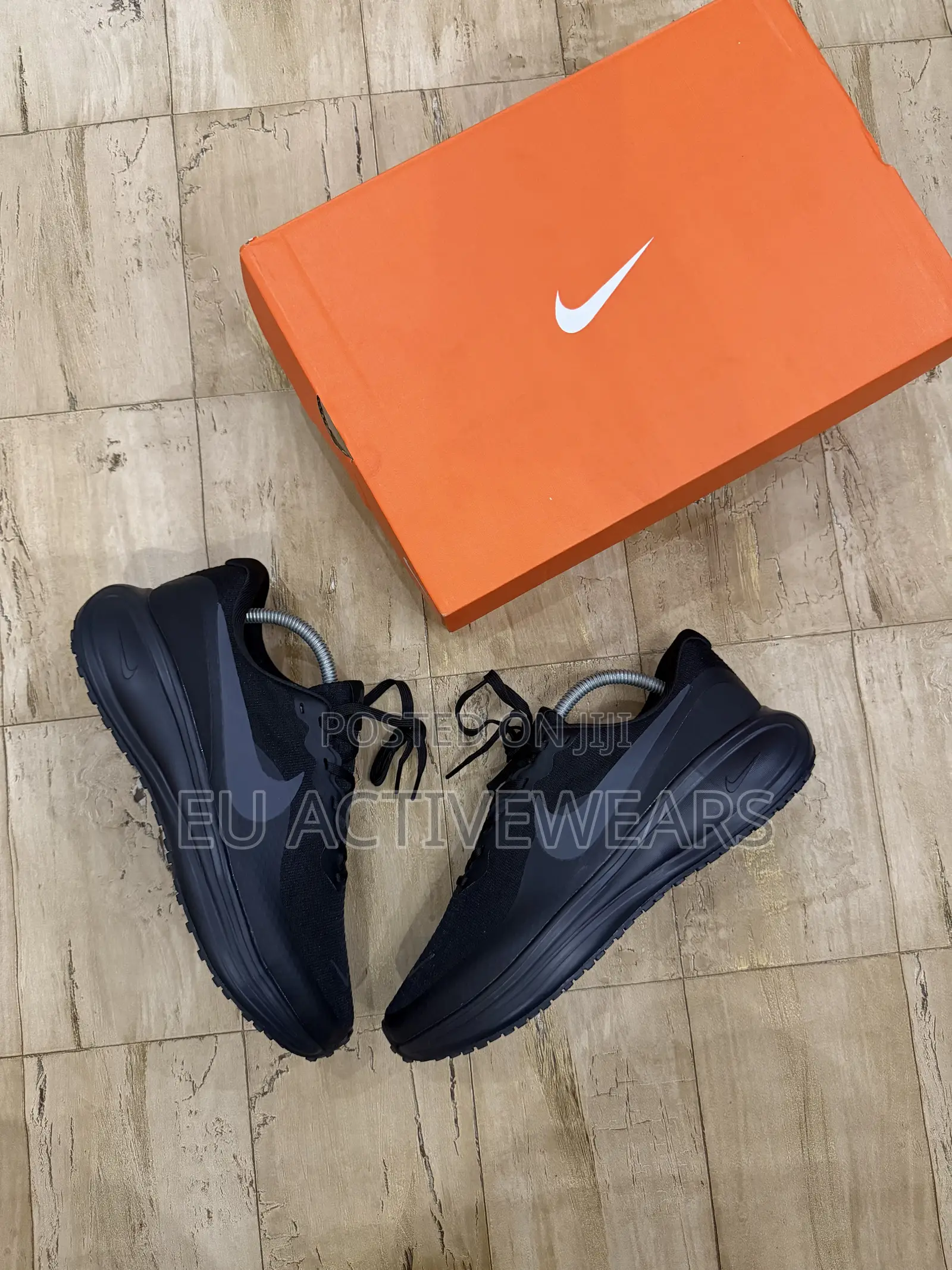 Nike Revolution 8