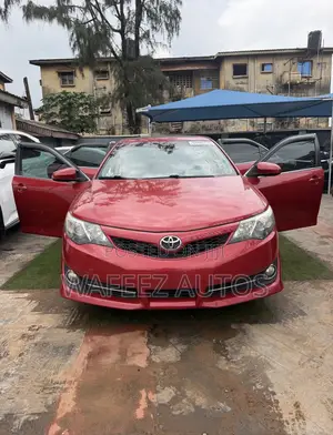 Toyota Camry SE 4dr Sedan (2.5L 4cyl 6A) 2012 Red
