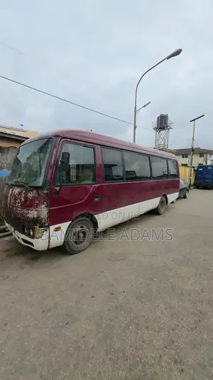 Mitsubishi Fuso Rosa 2004 Red