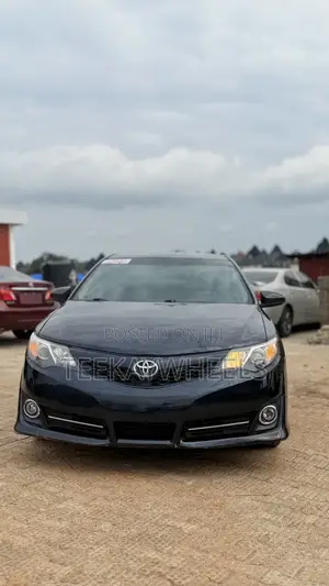 Toyota Camry SE 4dr Sedan (2.5L 4cyl 6A) 2013 Green