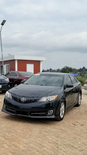 Toyota Camry SE 4dr Sedan (2.5L 4cyl 6A) 2013 Green