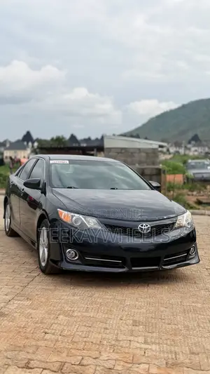 Toyota Camry SE 4dr Sedan (2.5L 4cyl 6A) 2013 Green