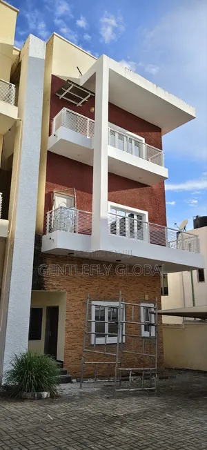 5bdrm Townhouse / Terrace in D S Dan Iya Close, Guzape District