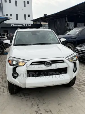 Toyota 4-Runner SR5 4WD 2023 White