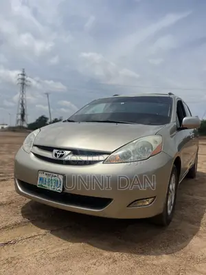 Toyota Sienna XLE Limited FWD 2006 Gold